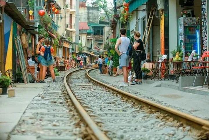 Sự Bùng Nổ Của Video Ngắn và Trí Tuệ Nhân Tạo: Vai Trò Thiết Yếu Của Đào Tạo Kỹ Năng Sáng Tạo Nội Dung